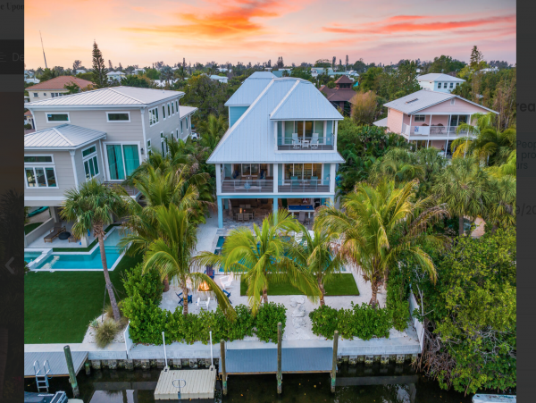 Exquisite 4 Bedroom Vacation Rental with Great Amenities